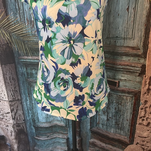 Blue Sol cap Sleeve Floral Blouse, size medium, excellent used condition - Picture 3 of 7